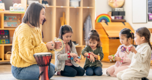 Trabajo en Jardín de Niños: Cómo Conseguir Empleo como Auxiliar, Personal de Limpieza o Apoyo Escolar